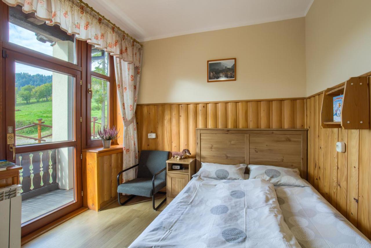 Schronisko Pttk Trzy Korony Bed & Breakfast Sromowce Nizne Exterior photo