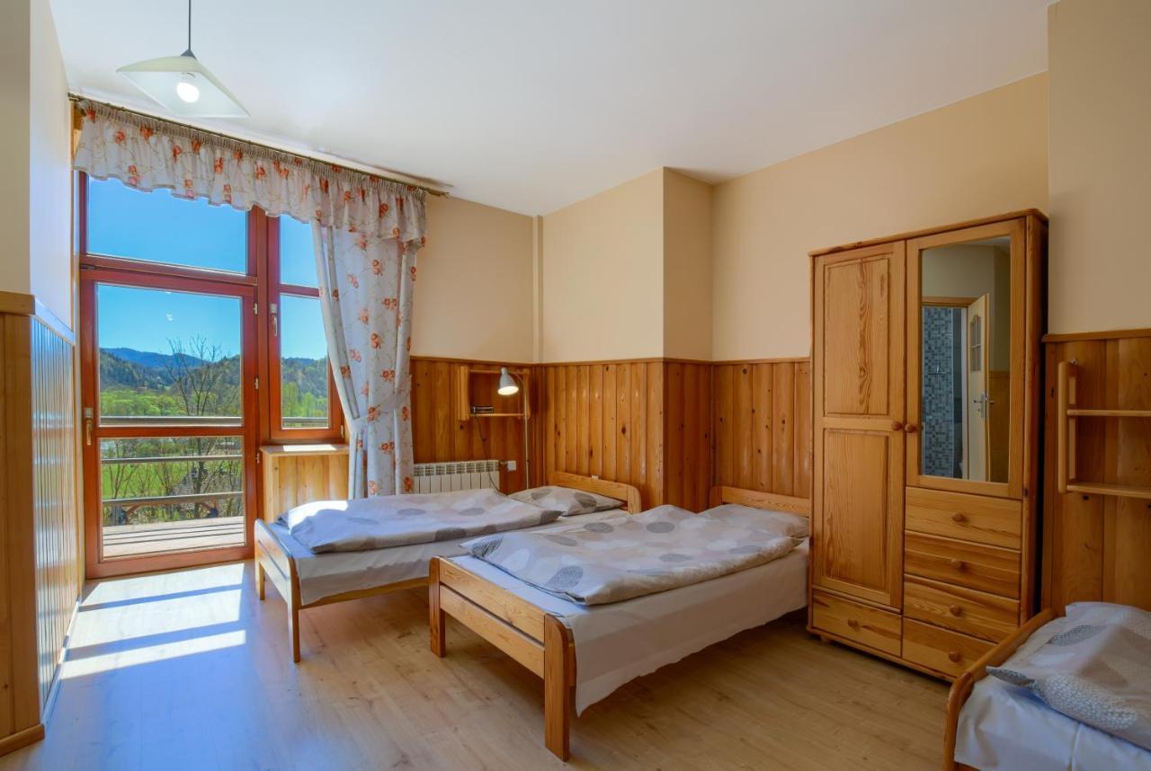 Schronisko Pttk Trzy Korony Bed & Breakfast Sromowce Nizne Exterior photo