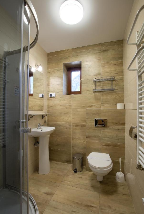 Schronisko Pttk Trzy Korony Bed & Breakfast Sromowce Nizne Exterior photo