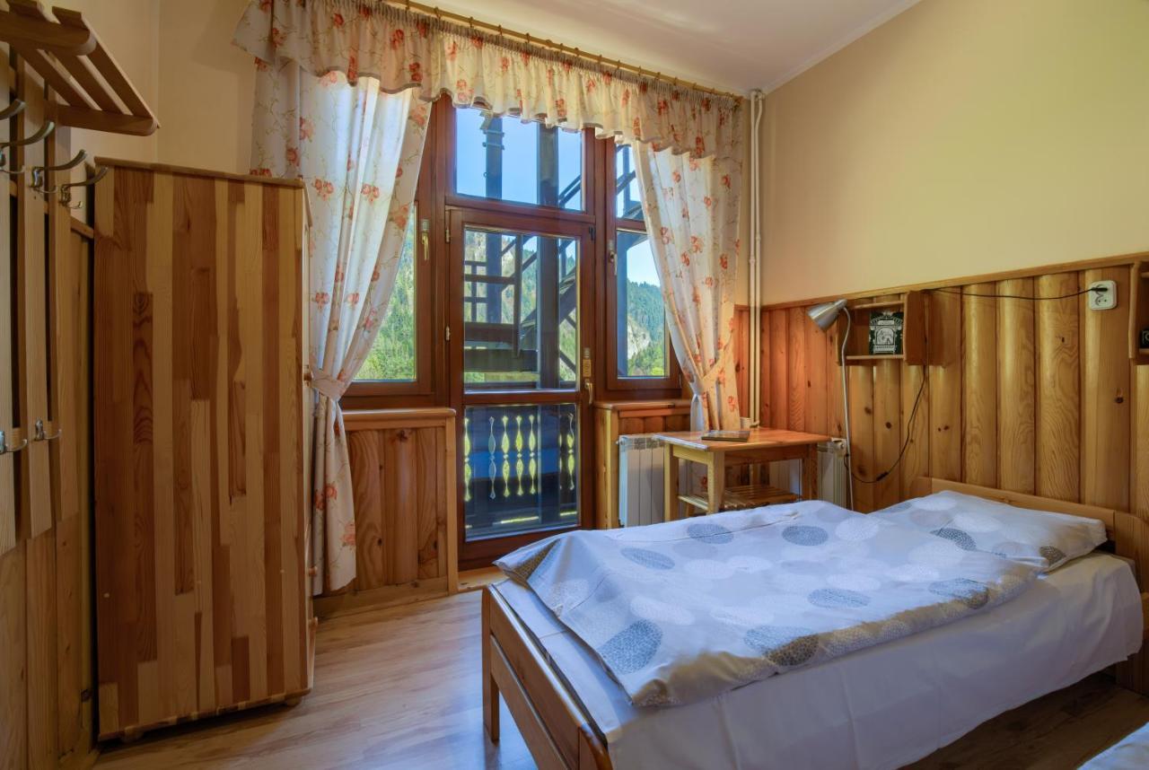 Schronisko Pttk Trzy Korony Bed & Breakfast Sromowce Nizne Exterior photo