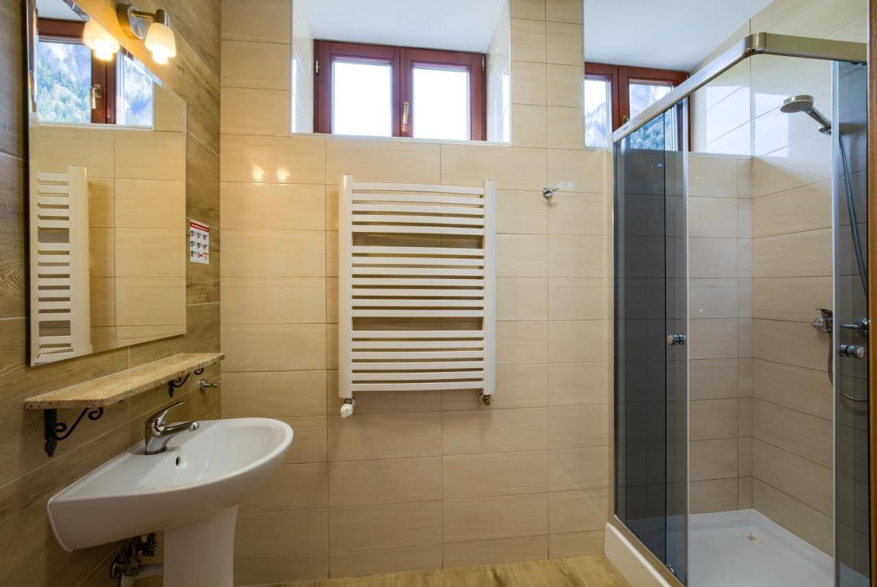 Schronisko Pttk Trzy Korony Bed & Breakfast Sromowce Nizne Exterior photo