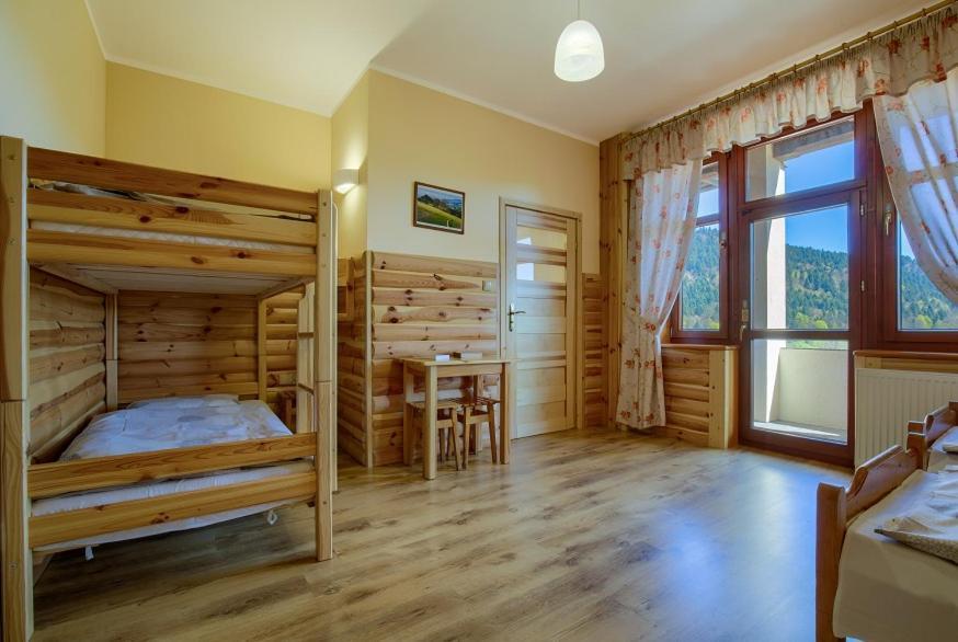 Schronisko Pttk Trzy Korony Bed & Breakfast Sromowce Nizne Exterior photo