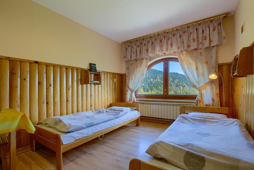 Schronisko Pttk Trzy Korony Bed & Breakfast Sromowce Nizne Exterior photo