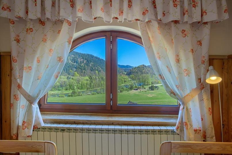 Schronisko Pttk Trzy Korony Bed & Breakfast Sromowce Nizne Exterior photo