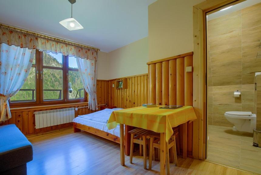 Schronisko Pttk Trzy Korony Bed & Breakfast Sromowce Nizne Exterior photo