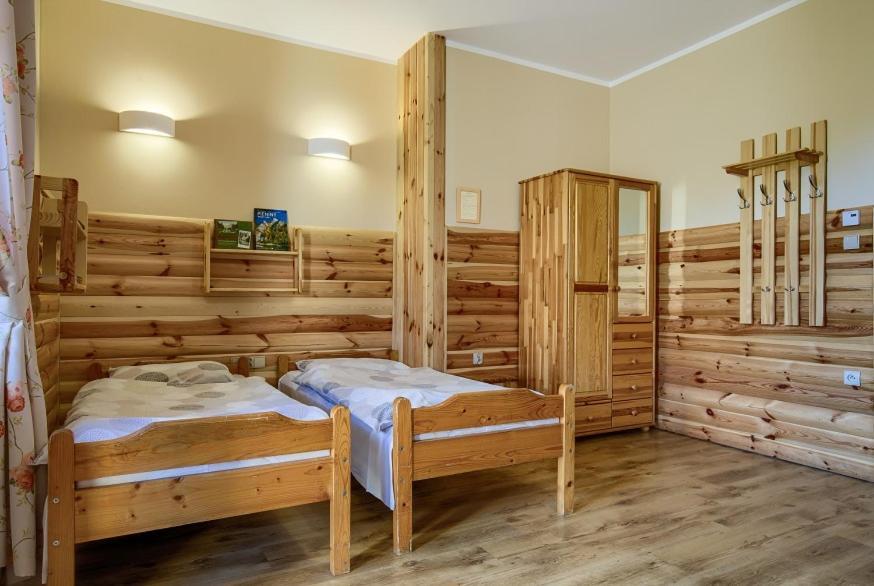 Schronisko Pttk Trzy Korony Bed & Breakfast Sromowce Nizne Exterior photo