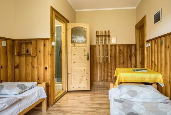 Schronisko Pttk Trzy Korony Bed & Breakfast Sromowce Nizne Exterior photo