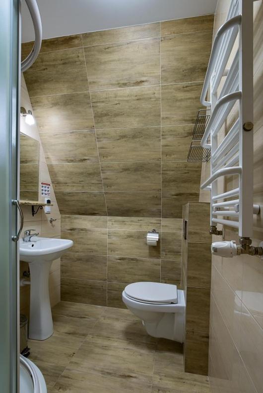 Schronisko Pttk Trzy Korony Bed & Breakfast Sromowce Nizne Exterior photo