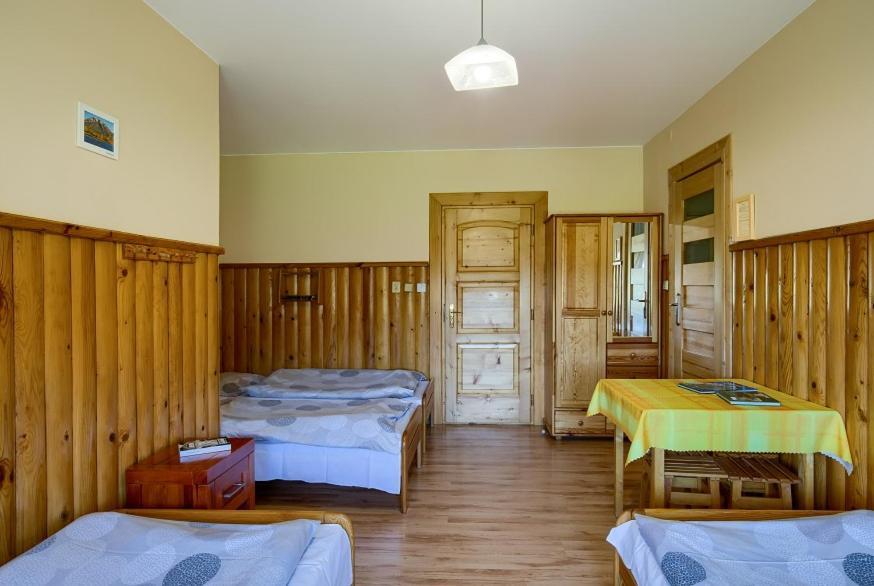 Schronisko Pttk Trzy Korony Bed & Breakfast Sromowce Nizne Exterior photo