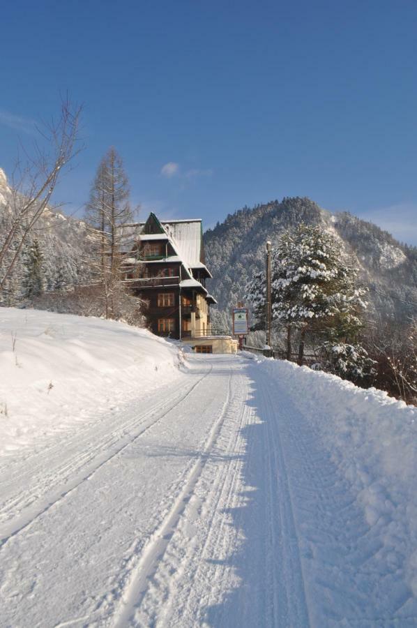 Schronisko Pttk Trzy Korony Bed & Breakfast Sromowce Nizne Exterior photo